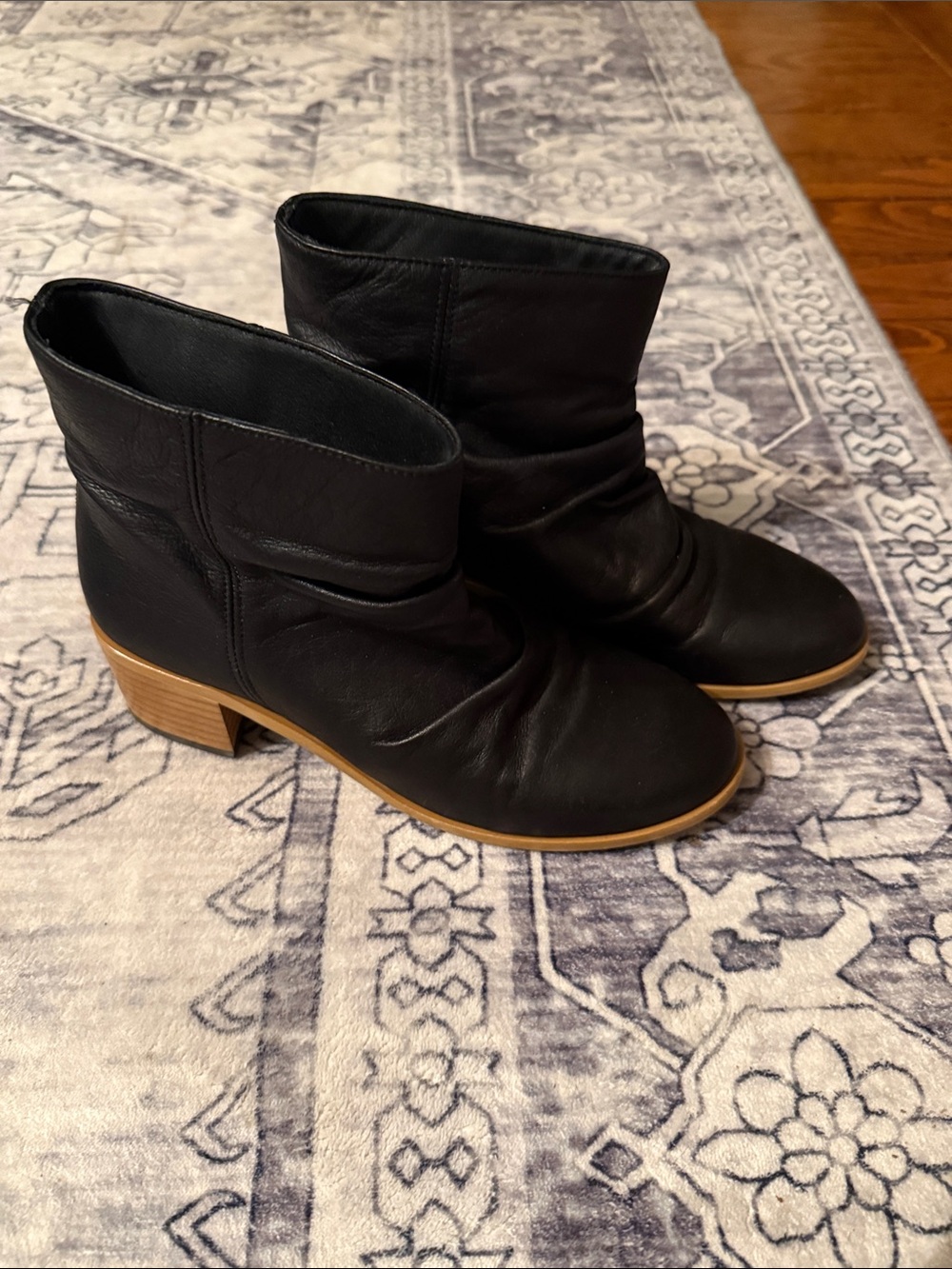 Anthropologie Maia Soft Leather ankle booties women’s 37 size 7 black